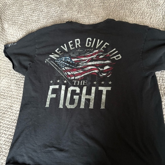 Men's Black Graphic T-Shirt size Large - Picture 2 of 2